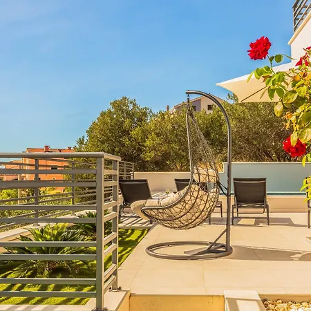 Vila Villa Astera , 5 Bedrooms, Pool, Sea Views, Pebble Beach 950M Jesenice (Split-Dalmatia)
