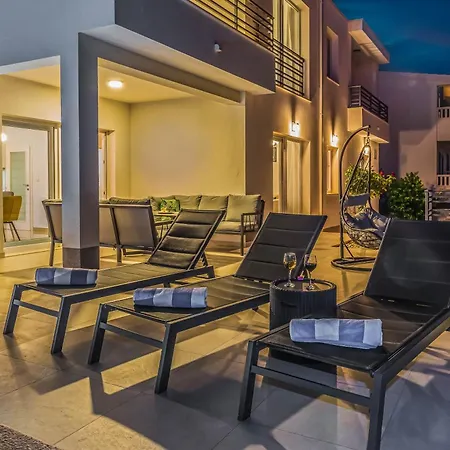 Villa Astera , 5 Bedrooms, Pool, Sea Views, Pebble Beach 950M * Jesenice (Split-Dalmatia)