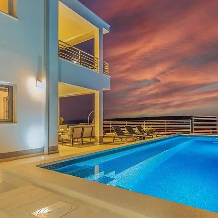 Villa Astera , 5 Bedrooms, Pool, Sea Views, Pebble Beach 950M Vila *